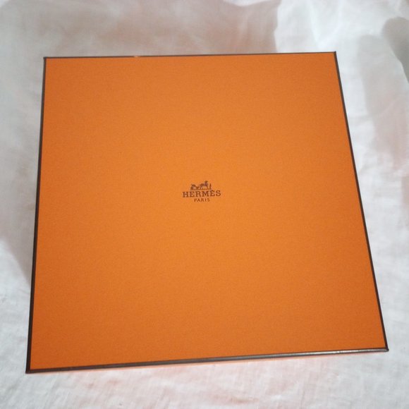 Authentic 8.5" x 8.5" x 3.5" Hermes Box for Gifts, Clothes, Storage - Picture 7 of 9
